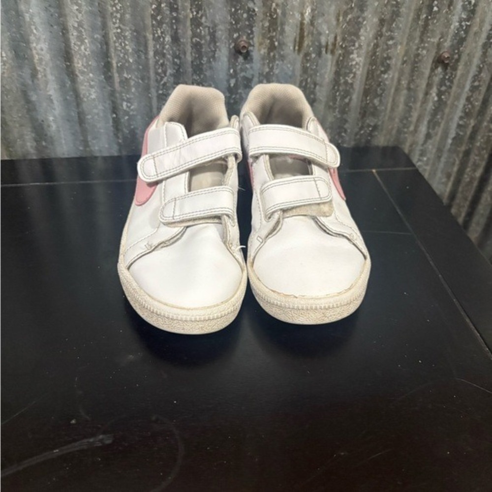Nike Kids‎ White Pink Blue Velcro Sneakers Youth Size 2Y Athletic Shoes